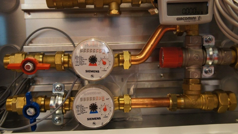 Затраты на приобретение и установку приборов учета воды возложены на застройщика