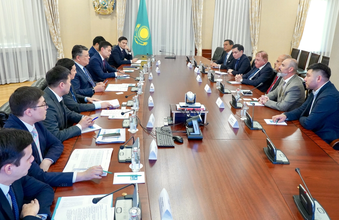 Вице-премьер Қанат Бозымбаев Ashtrom компаниясының өкілдерімен кездесу өткізді