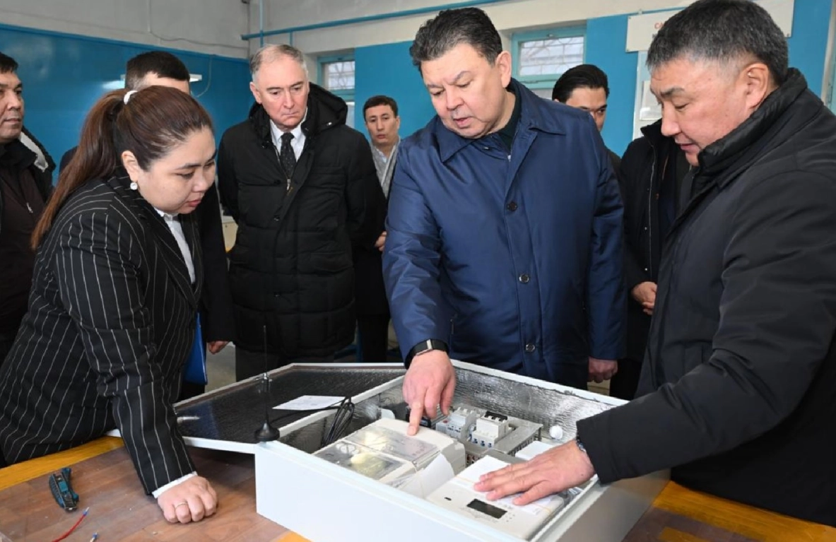 Қанат Бозымбаев Алматыдағы есептеу аспаптарын шығаратын кәсіпорындарға барды